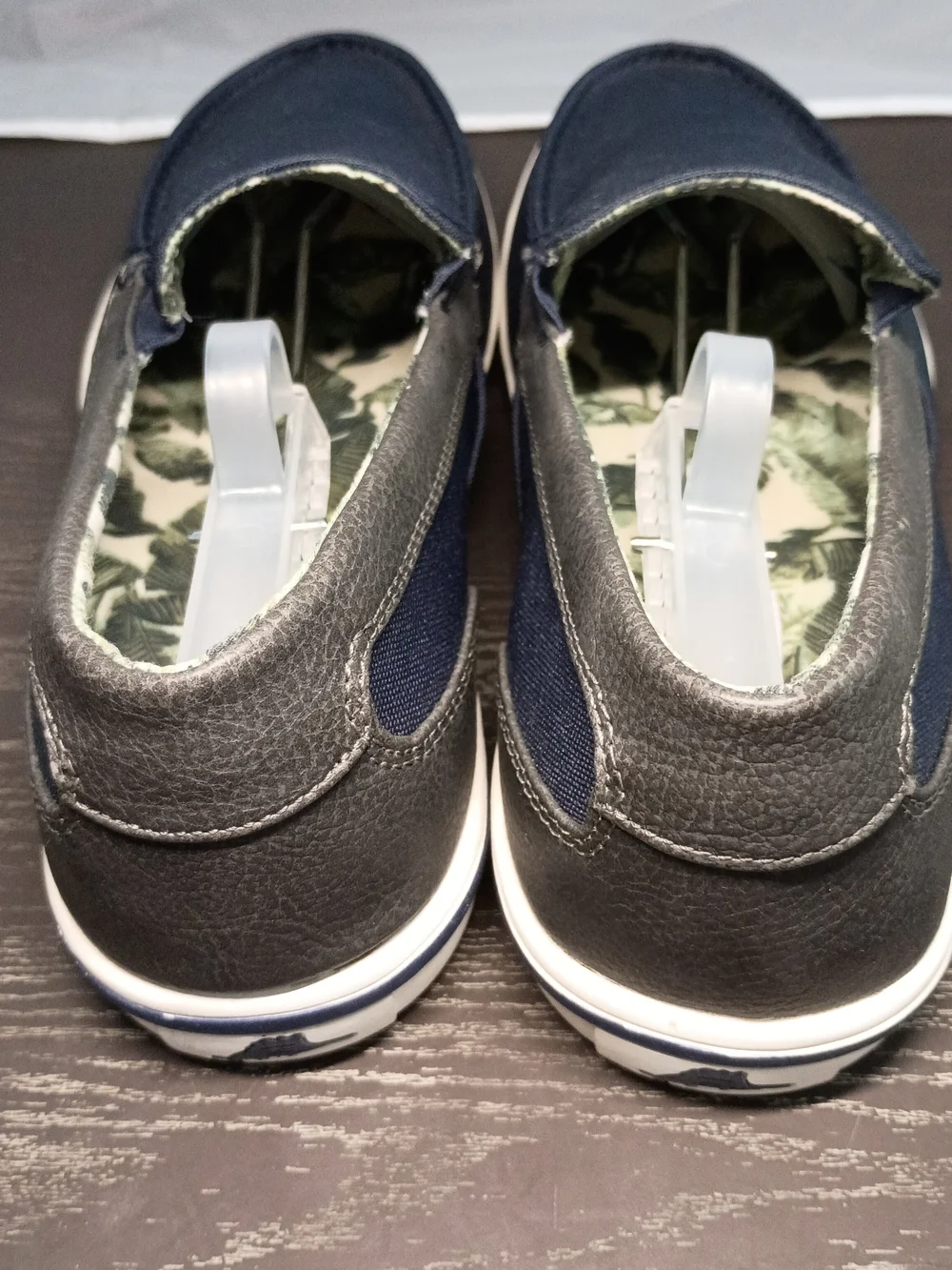 Tommy Bahama Navy Canvas Slip-On Loafers with White Outsole. Men's 10M NEW!!!